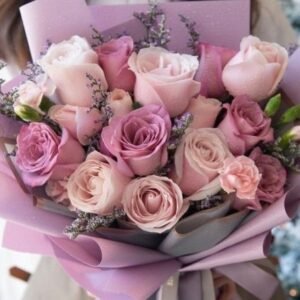 Ramo de 15 rosas dediferentes tonalidades