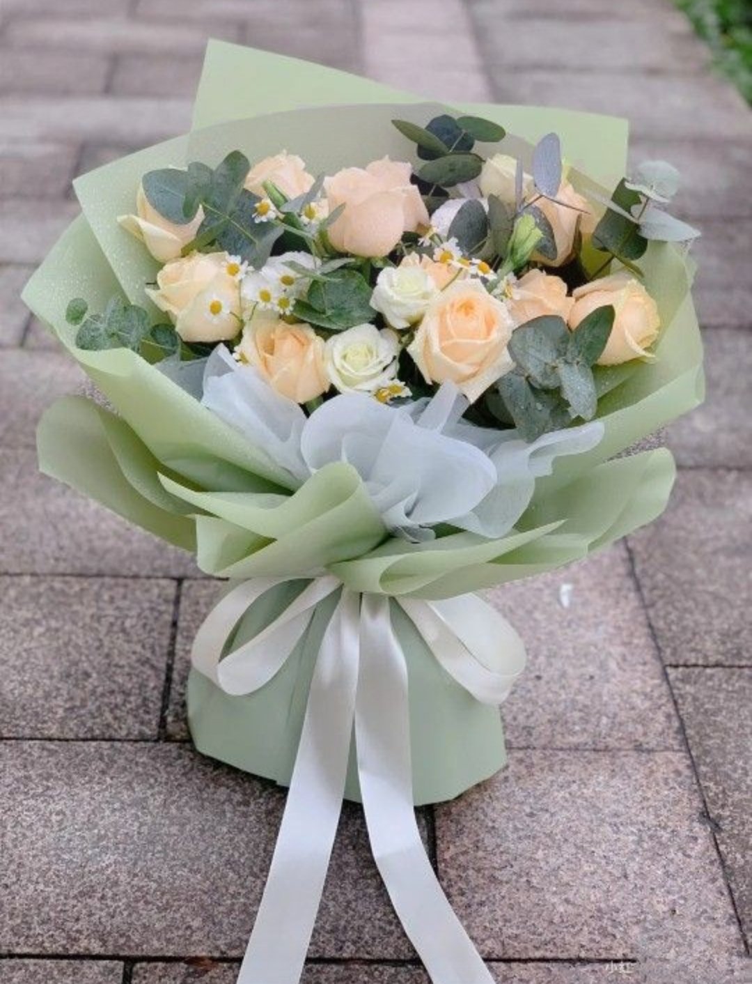 Arreglo de 16 rosas colores mixtos