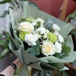 Ramo de 4 rosas y clavelones