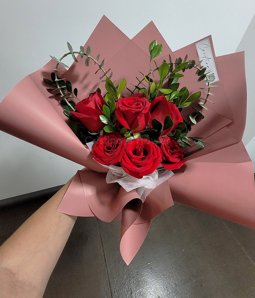 Ramo arco de corazón ❤️ con 6 rosas. - Imagen 2