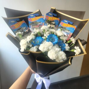 Ramo de 3 minis gerberas + 4 HotWheels