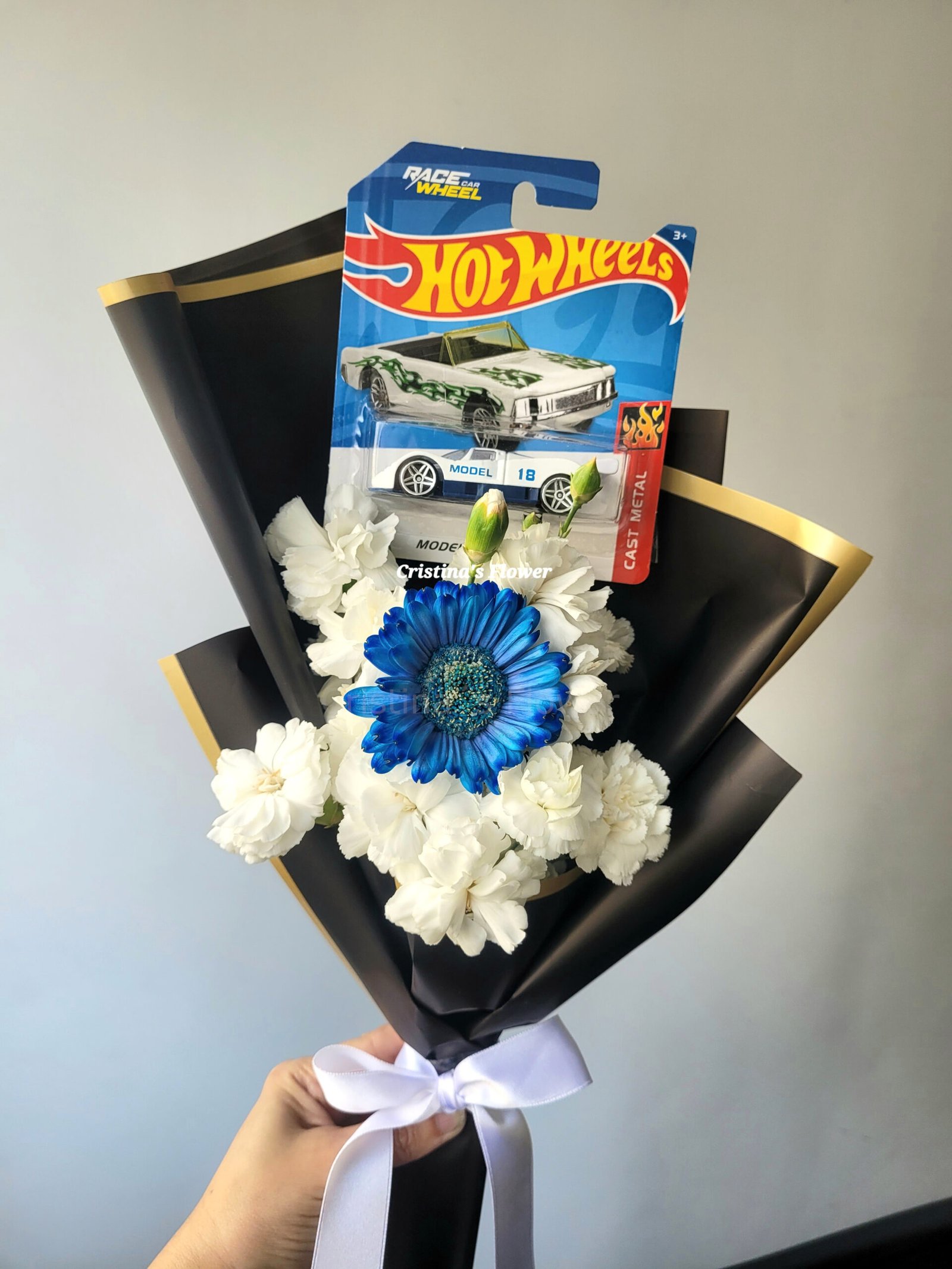 Ramo de mini gerbera + 1 HotWheels